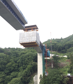 新名神高速道路 下音羽川橋（PC上部工）工事